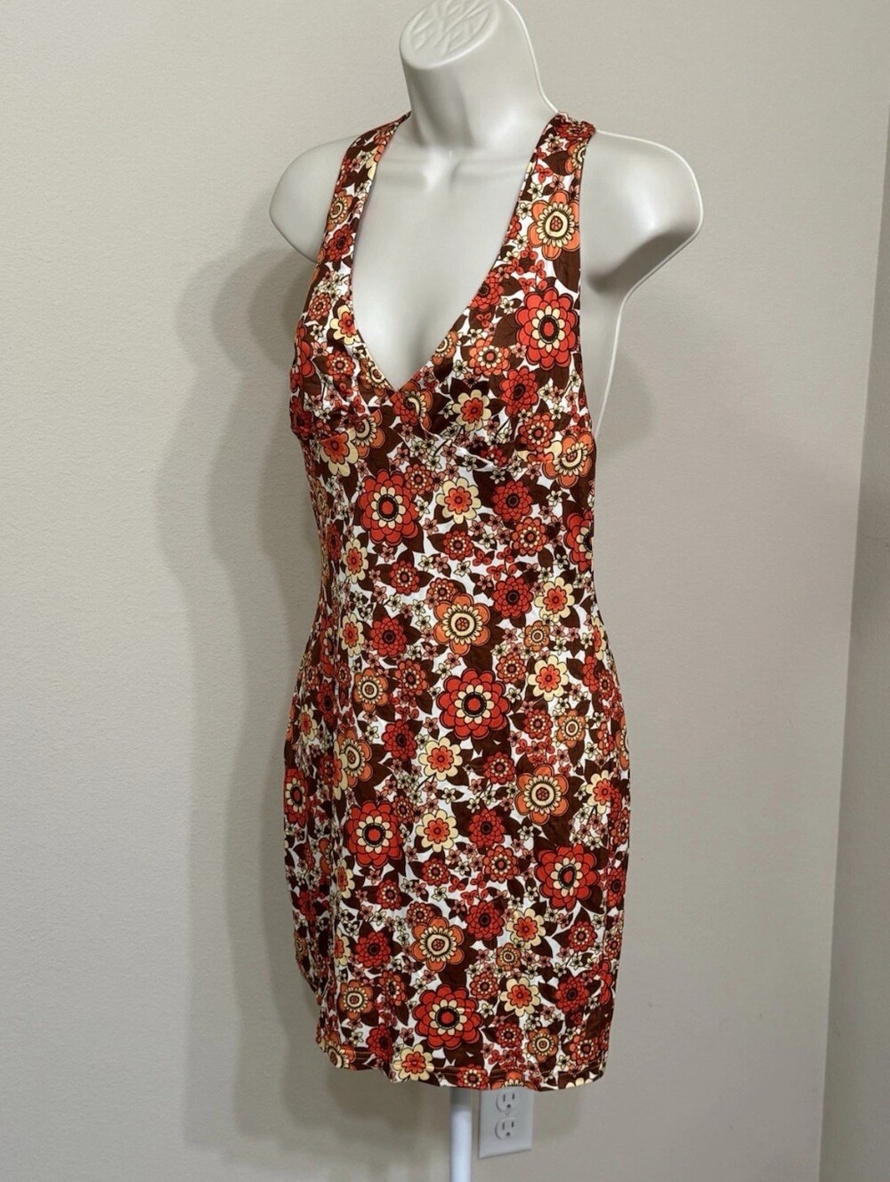 Retro Floral V-Neck Dress in Brown & Red - Picture 3 of 4